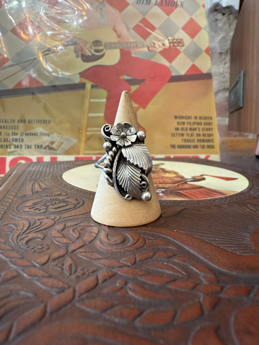 Vintage sterling Flower Ring